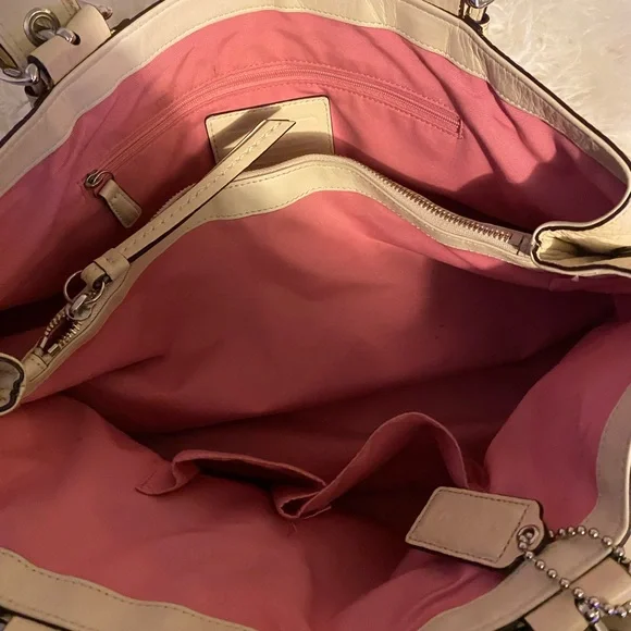 COACH A1072 F13733 Soho Cream Pebbled Leather Pleated Tote - Picture 7 of 11